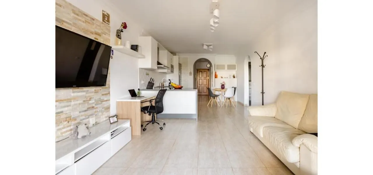 Casa Krisma, Fabulous Modern Spacious 2 bedrooms apartment, Remote Work, Fast WIFI, Parking&AC Costa Adeje  Apartamento Costa Adeje (Tenerife)